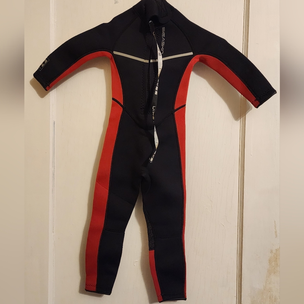 Kids Wetsuit for Boys Black/Red Full Suit Back Zip Size 2 Neoprene Sea Skin